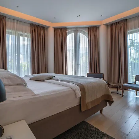 Majestic Hotel 4*