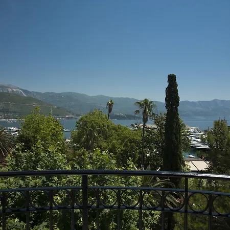 Majestic Hotel 4*