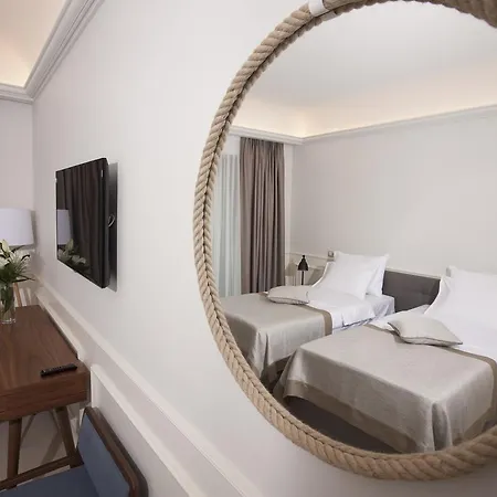 Majestic Hotel 4*