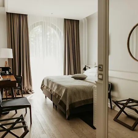 Majestic Hotel 4*